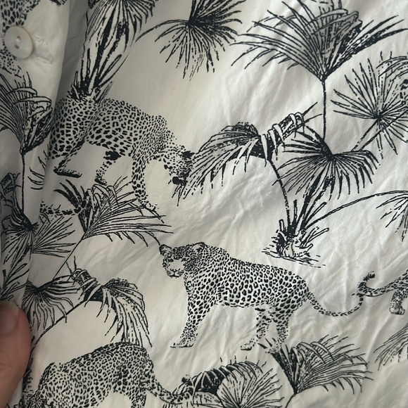 Leopard print button down medium - Picture 2 of 5